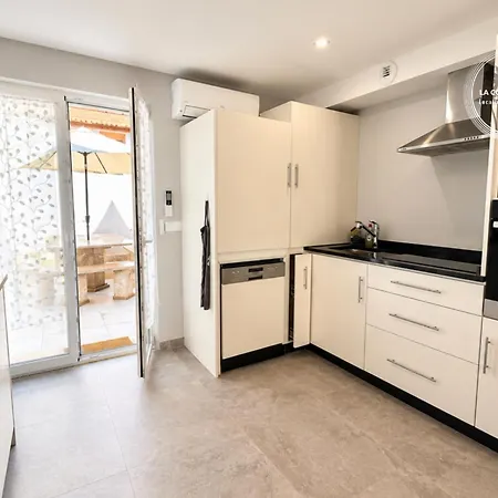 Villa Claudia - Entièrement Rénovée - à 100m